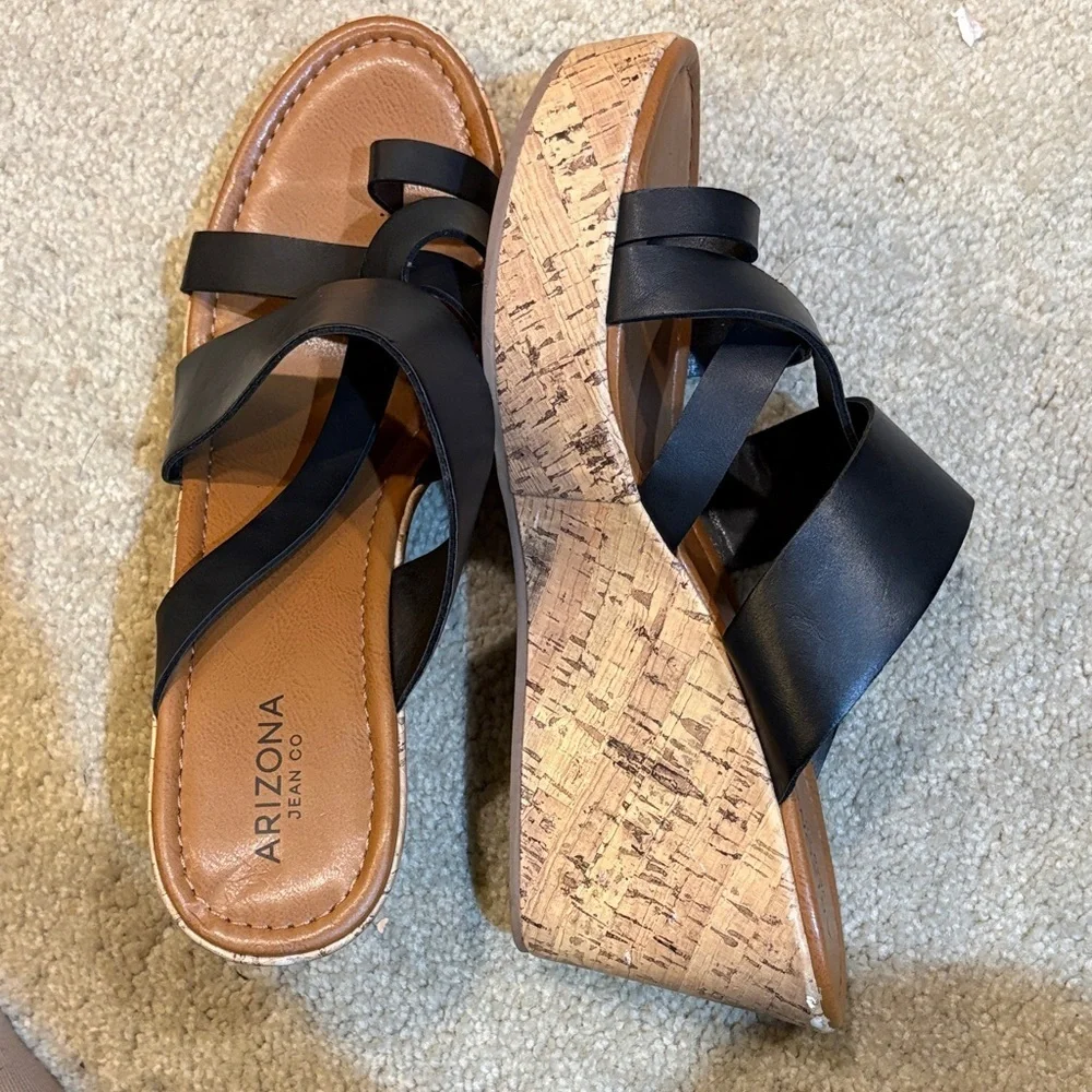 Arizona Jean Company Women's Black 3.5 Inch Wedge Sandals-Size 10